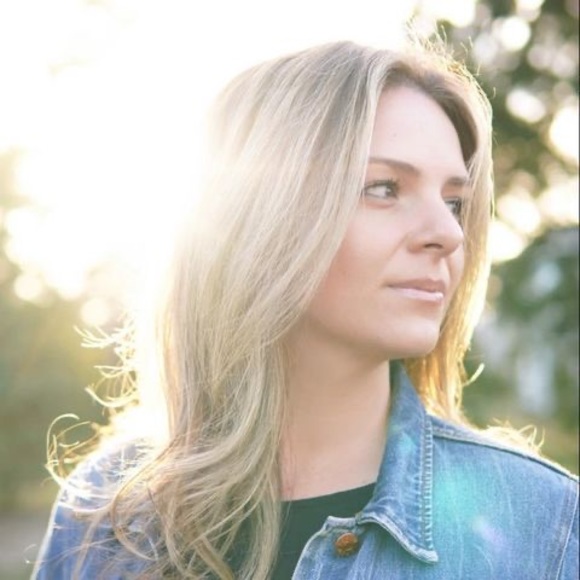 Profile Picture of Alexis Simonetti (@asimonetti11) on Poshmark