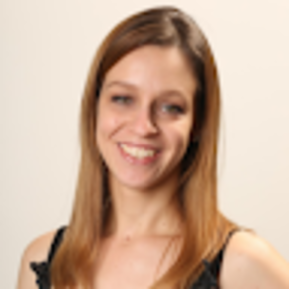 Profile Picture of Bruna Moretti (@brunabmoretti) on Poshmark