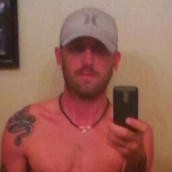 Profile Picture of Kris Kern (@kernkris42) on Poshmark