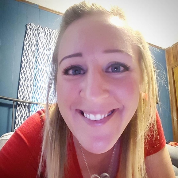 Andrea Anglin - Poshmark Profile Picture of Andrea Anglin (@andreaanglin624) on Poshmark