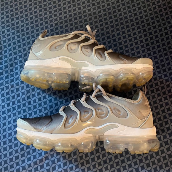 Profile Picture of Nicholas Cooke (@nicholas457) on Poshmark