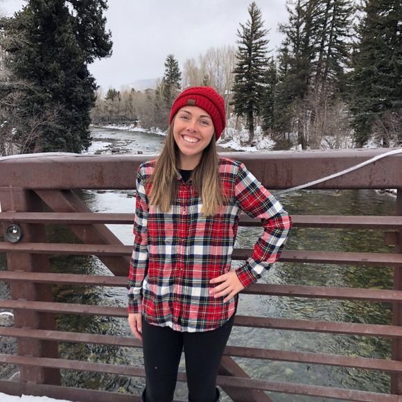 Profile Picture of Julia Fruend (@jefruend) on Poshmark