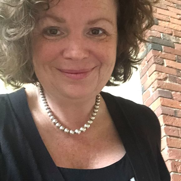 Profile Picture of Jeannine Wender (@jeanninewender) on Poshmark