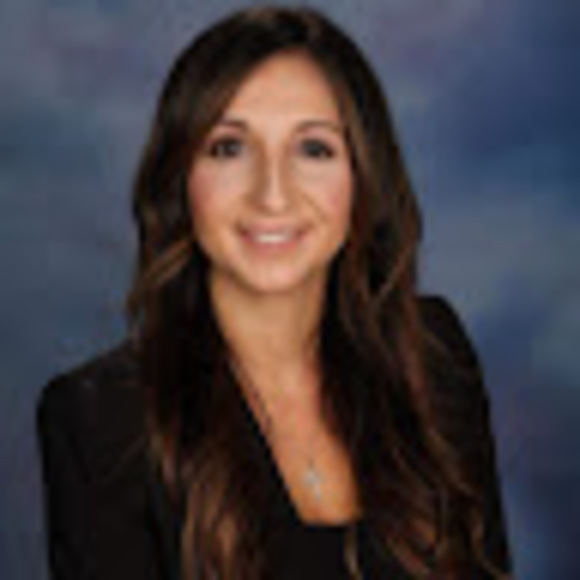 Profile Picture of Nicole Mineo (@nicolemineo) on Poshmark