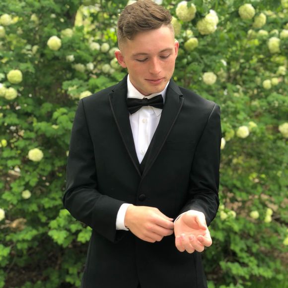 Profile Picture of Daniel Erwin (@danielerwin11) on Poshmark