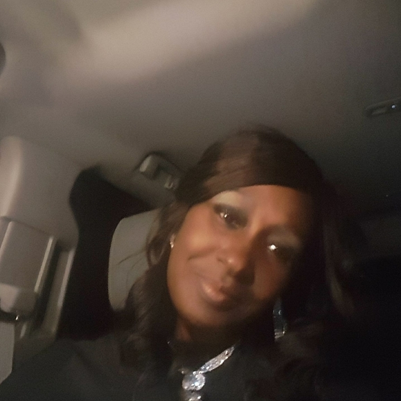 Profile Picture of Diedre Burton (@vbnm123) on Poshmark