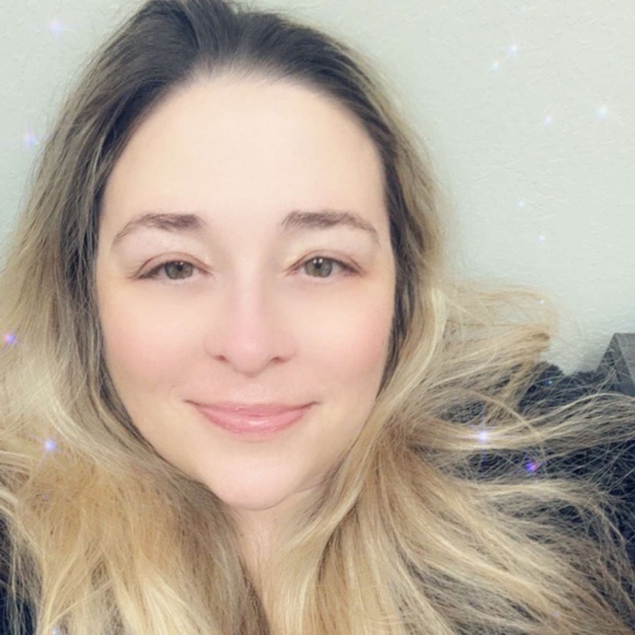 Tammie Leydig - Poshmark Profile Picture of Tammie Leydig (@tammieleydig) on Poshmark