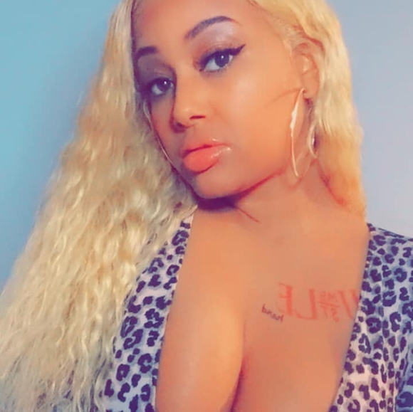 Profile Picture of Ashley Searight (@ashsea16) on Poshmark