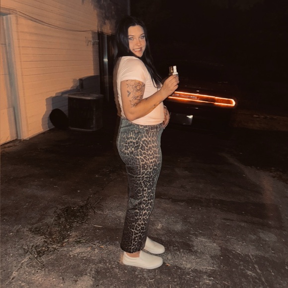 Profile Picture of Addy Thomas (@addyt225) on Poshmark