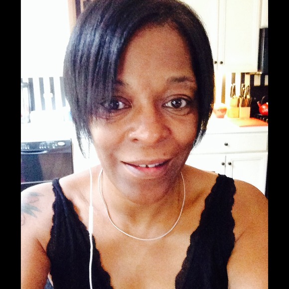 Profile Picture of Mimi Long (@mimi5422) on Poshmark