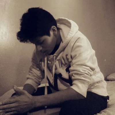 Profile Picture of Emerson Santiago (@DamienCarias) on Twitter