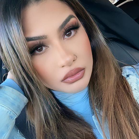 Profile Picture of Paulina Shamoon (@paulinashamoon) on Poshmark