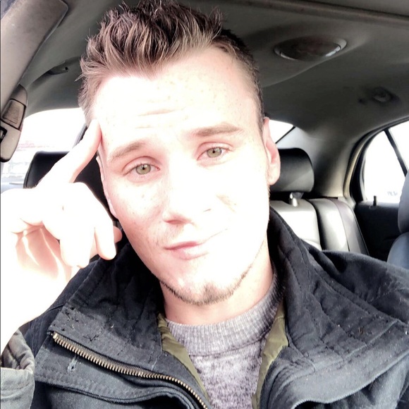 Chad Undercuffler - Poshmark Profile Picture of Chad Undercuffler (@cmcuff2010) on Poshmark