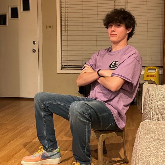 Profile Picture of Travis Settles (@stickywikit) on Poshmark