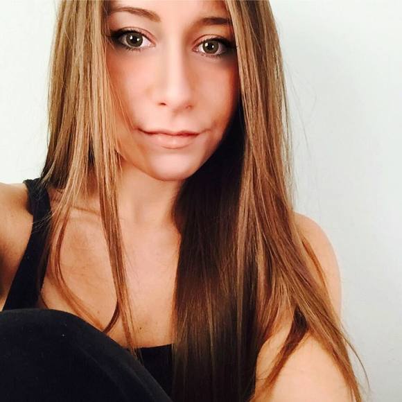 Profile Picture of Stephanie Apessos (@sapessos) on Poshmark