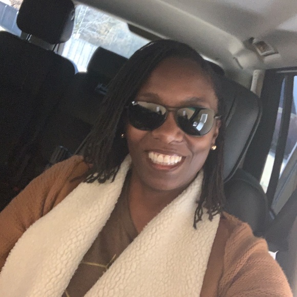 Profile Picture of Monique Cincore (@moniquecincore) on Poshmark