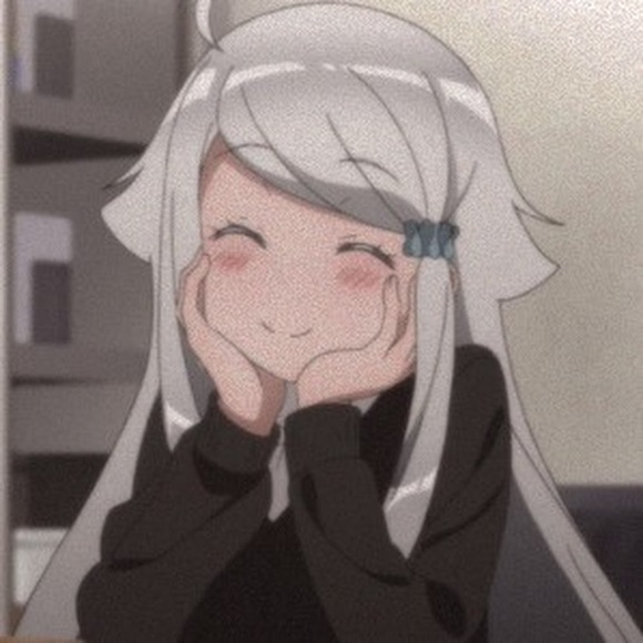 Profile Picture of Analyse (@heskomugi) on Poshmark