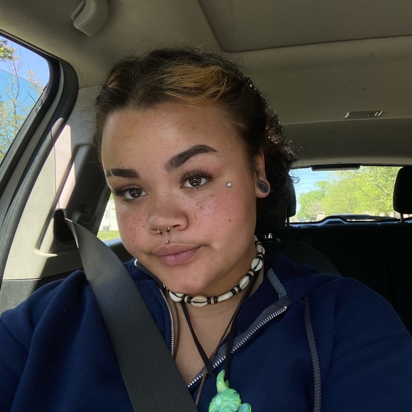 Profile Picture of Dakota Skye (@kota_021) on Poshmark