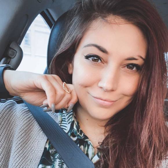 Profile Picture of Summer Patterson (@beachysmmr) on Poshmark