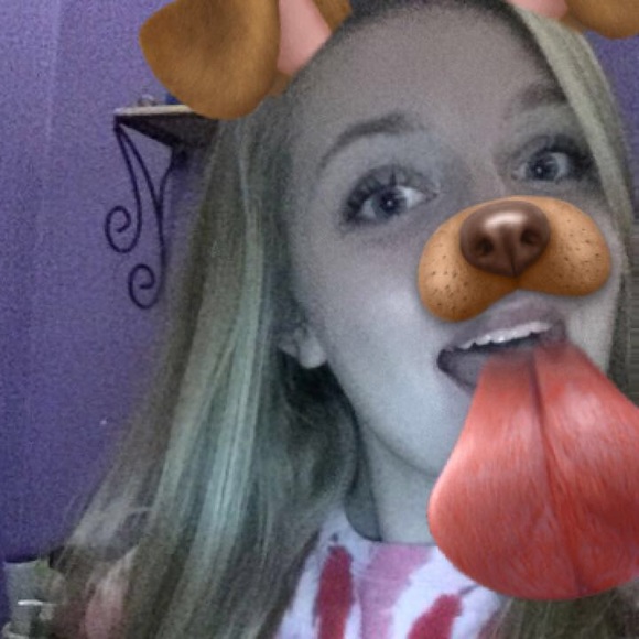 Profile Picture of Autumn Weber (@autumn_renee34) on Poshmark