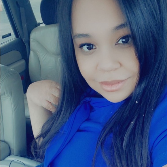 Profile Picture of Vanessa Ochoa (@giggles4rmu) on Poshmark