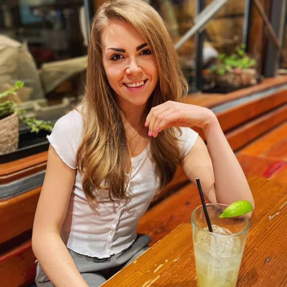 Profile Picture of Bethany Pendleton (@bethanypend) on Poshmark