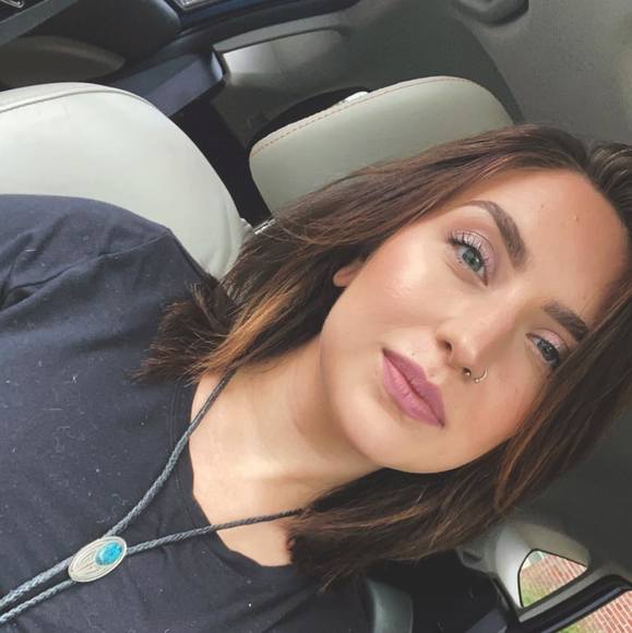 Profile Picture of Beverly Graham (@baberly417) on Poshmark