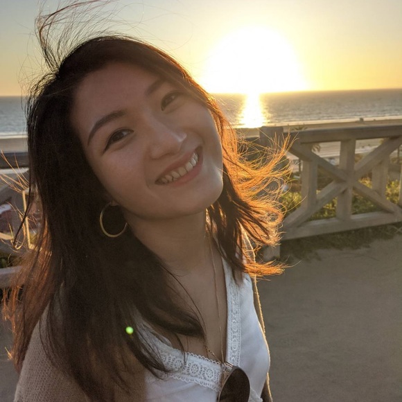 Profile Picture of Ping Wongphothiphan (@phiing) on Poshmark