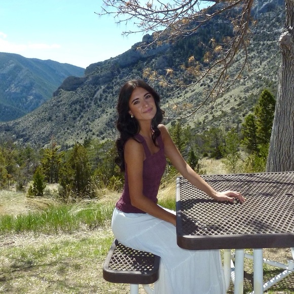Profile Picture of Gabrielle Valkner (@gvalkner) on Poshmark