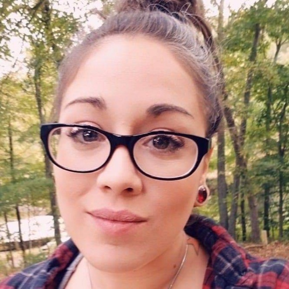 Profile Picture of Alecia Sprowles (@aleciasprowles) on Poshmark