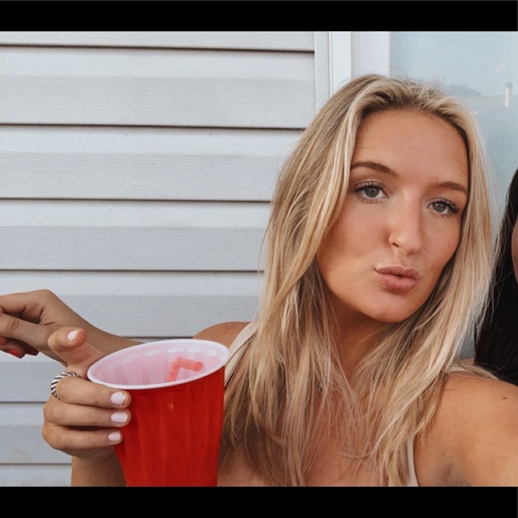 Khloe Nutwell - Poshmark Profile Picture of Khloe Nutwell (@khloe_nutwell) on Poshmark