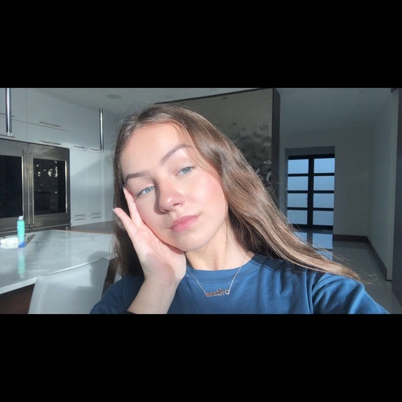 Ariana Argiris - Poshmark Profile Picture of Ariana Argiris (@arianaargiris) on Poshmark