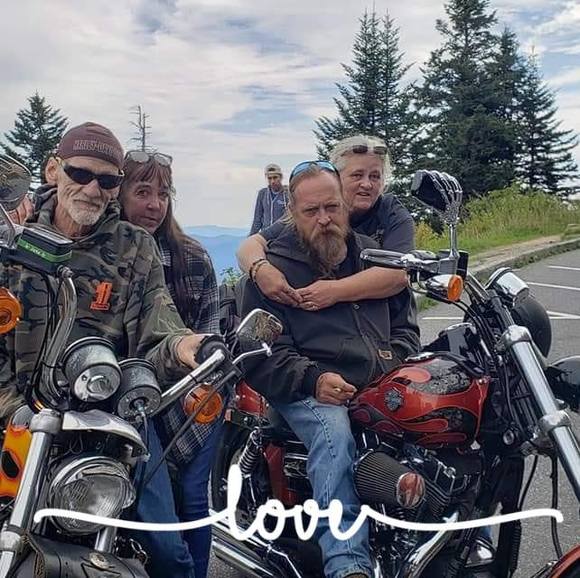 Angie Tretter - Poshmark Profile Picture of Angie Tretter (@1mom3) on Poshmark