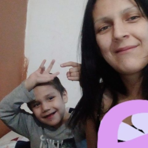 Profile Picture of Crystal Drew (@cumpherville9) on Poshmark