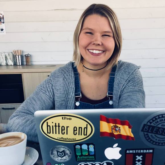 Profile Picture of Melanie Ziegler (@leigh2497) on Poshmark