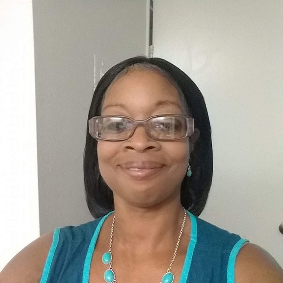 Profile Picture of Sheila Ackles (@sheilaackles) on Poshmark