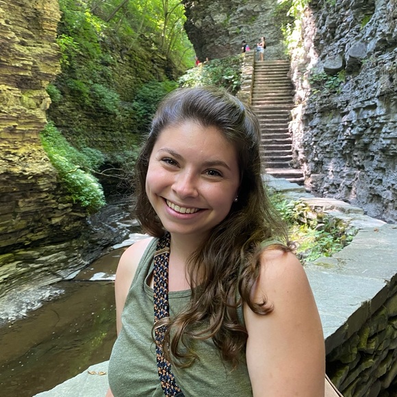 Profile Picture of Brittany Riffert (@b_riffert) on Poshmark