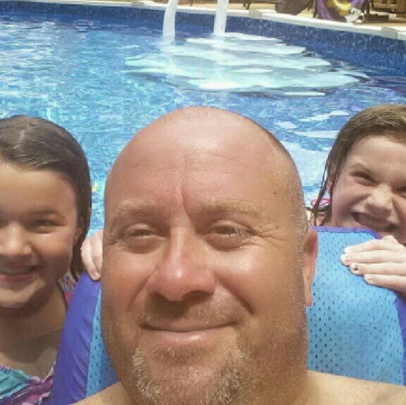 Profile Picture of Chris Malley (@chrismalley1973) on Poshmark