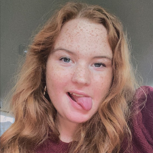 Profile Picture of Callie Emerson (@callieemerson20) on Poshmark