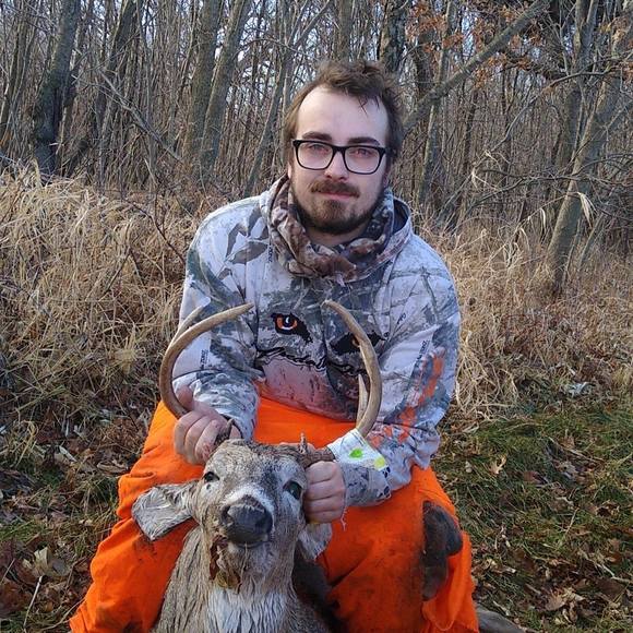 Profile Picture of Carter Retterath (@carterretterath) on Poshmark