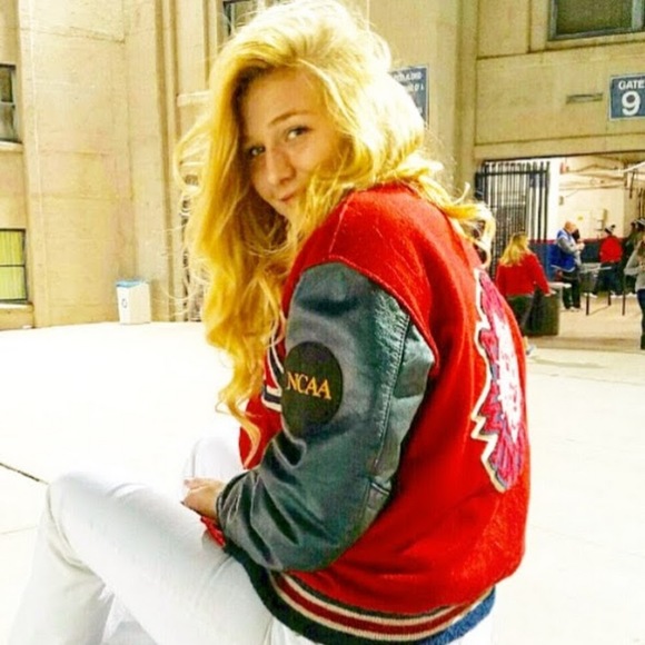 Profile Picture of Alexandra lynn Schoeffling (@aschoeffling) on Poshmark