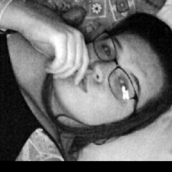 Profile Picture of Ashley Hedgers (@ashleyhedgers) on Poshmark
