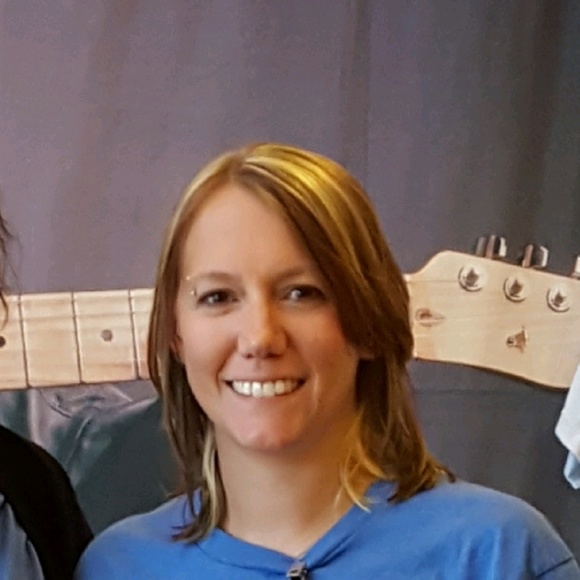 Profile Picture of Melinda Mcelveen (@winnafrog3) on Poshmark