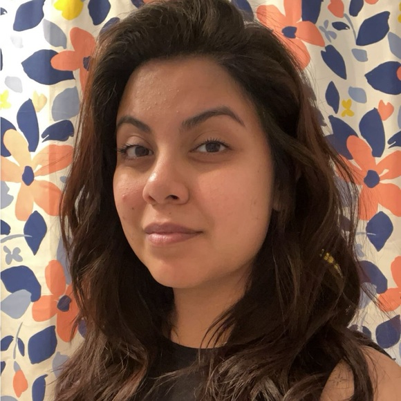 Profile Picture of Gabriela Hidalgo (@ghidalgo90) on Poshmark