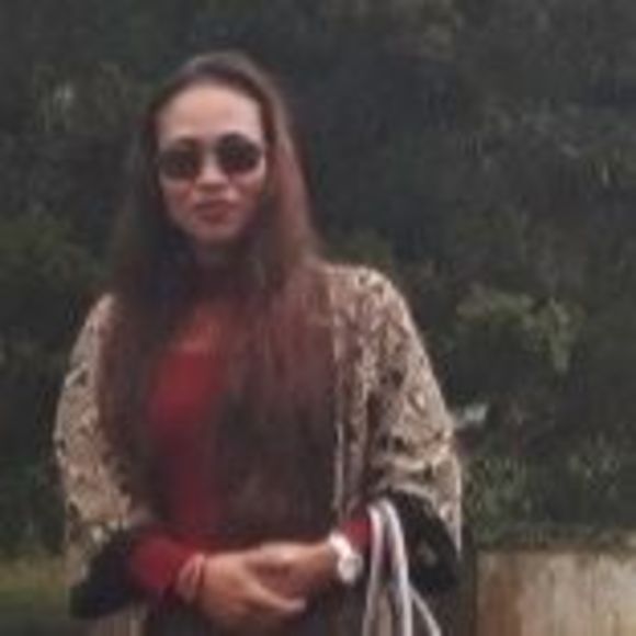 Profile Picture of Dewaayu Dewaayu (@dewaayudewaayu) on Poshmark