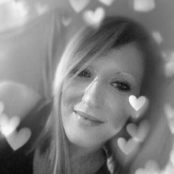 Profile Picture of Paula Settle (@pfaye26) on Poshmark