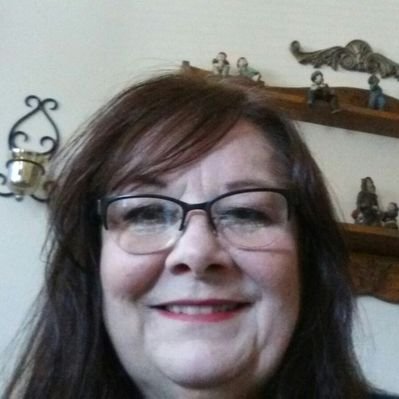Profile Picture of Lori Weidner (@loriluvsharleys) on Twitter