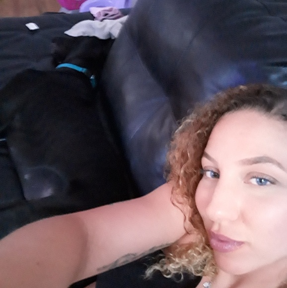 Profile Picture of Anissa Fields (@anissafields405) on Poshmark