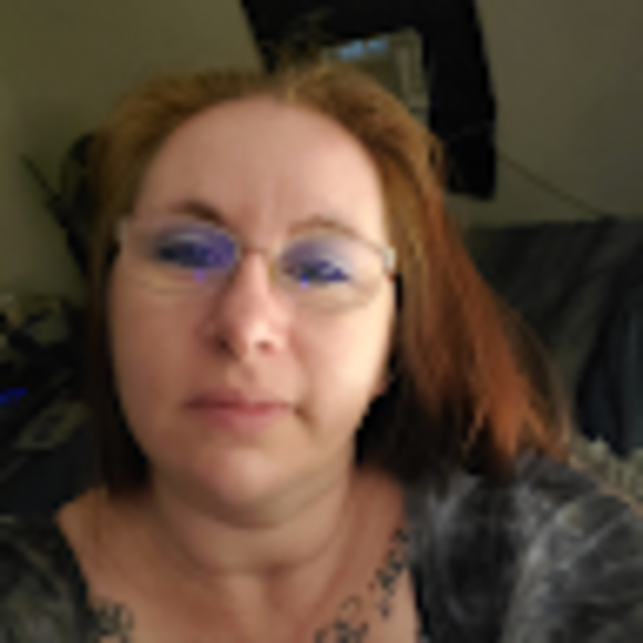 Profile Picture of Alisha Clayton (@mommyhals) on Poshmark