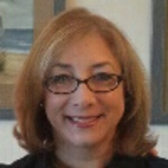 Profile Picture of Elayne Forgie (@elayneforgie) on Poshmark